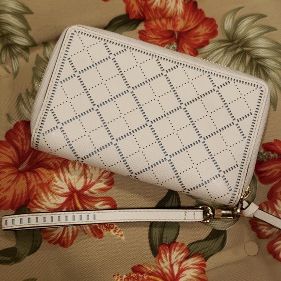 Tory Burch Robinson Crosshatch Saffiano Wristlet - Picture 5 of 8